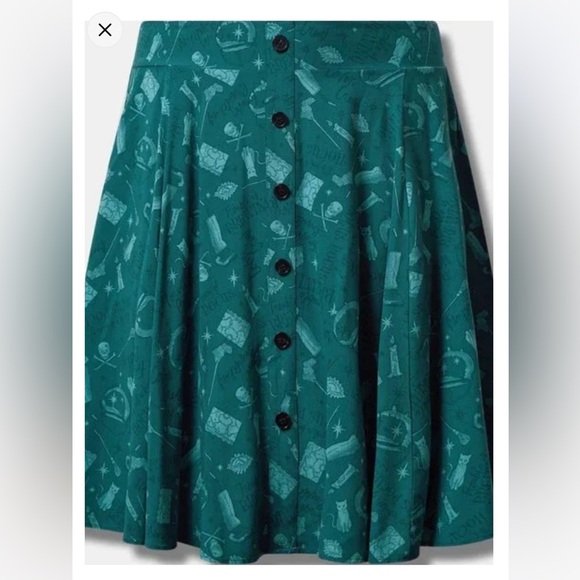 torrid Dresses & Skirts - New Torrid Size 1 (14/16) Disney Hocus Pocus Mini Challis Button Front Skirt NWT